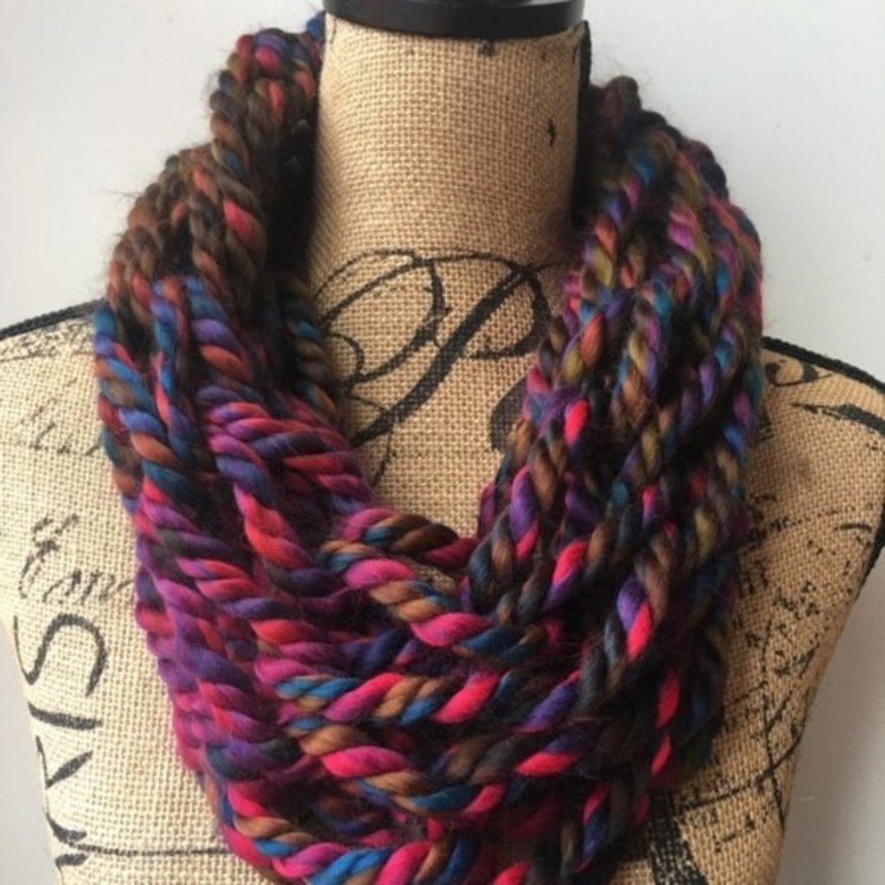 Women Knit infinity scarf chunky bulky purple cowl - Picture 5 of 8